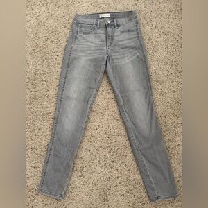 GAP light grey wash easy skinny jeans for women